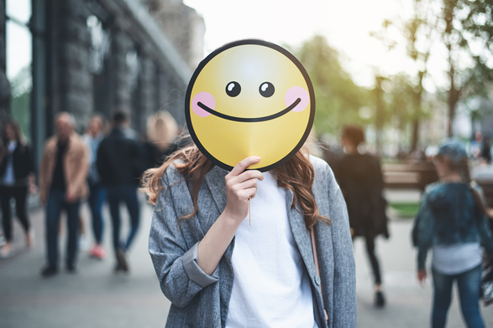 Каким смайликом закрыть лицо на фото How to be happy: a PCOM program aims to teach positivity